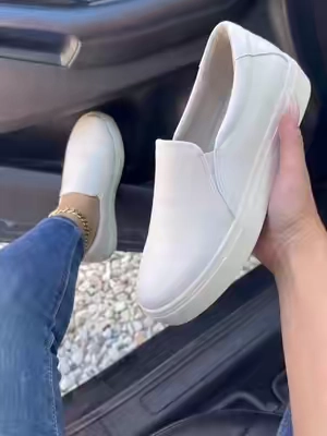The product is in the cart, my dear friends. #shoes #womenshoes #sneakers 